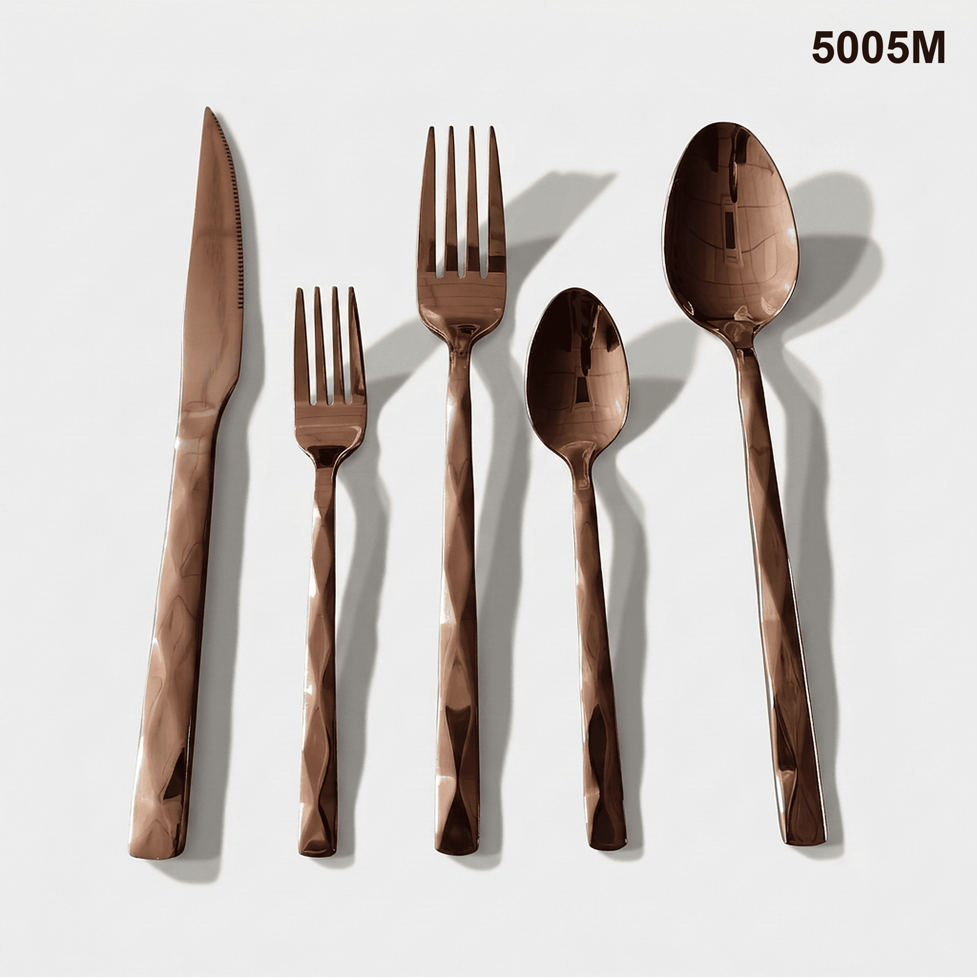 5005M sculpted, angular facets that create a twisted reflective effect along the handles 20-piece flatware set