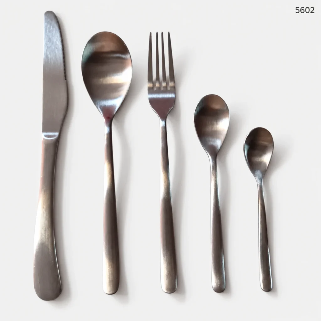 5602 18/0 cutlery with smooth unpatterned handles