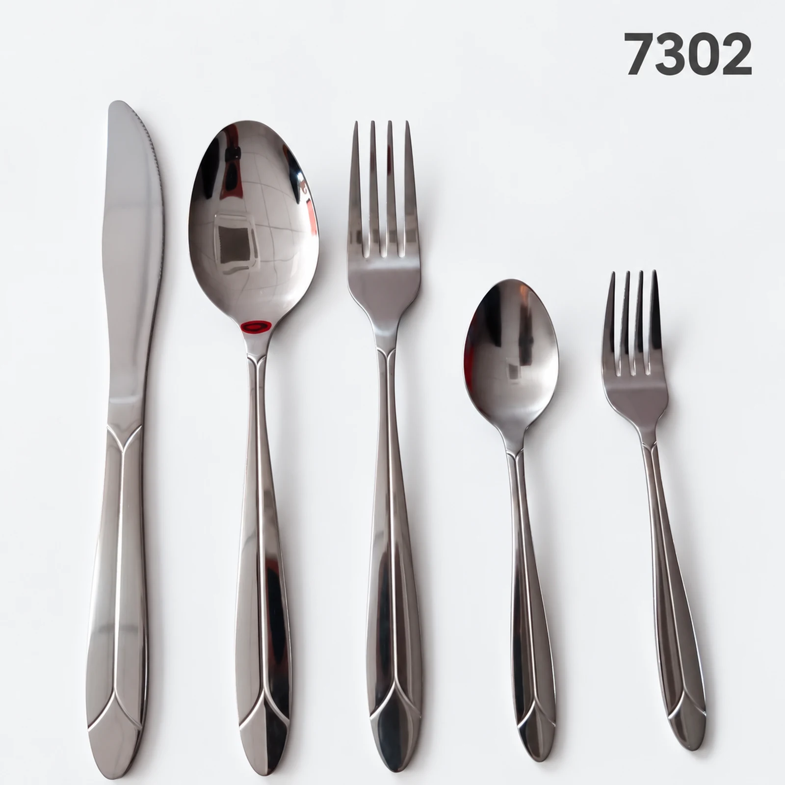 7302 18/0 cutlery with decorative curved-line handles