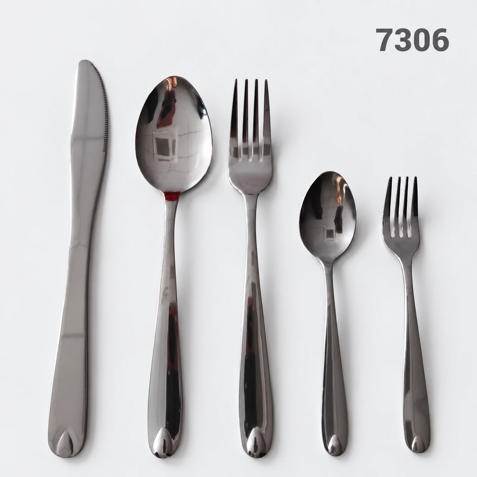 7306 18/0 cutlery with rounded handles with a pointed tip detail